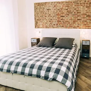 https://mazzini-33.it-lombardy.com